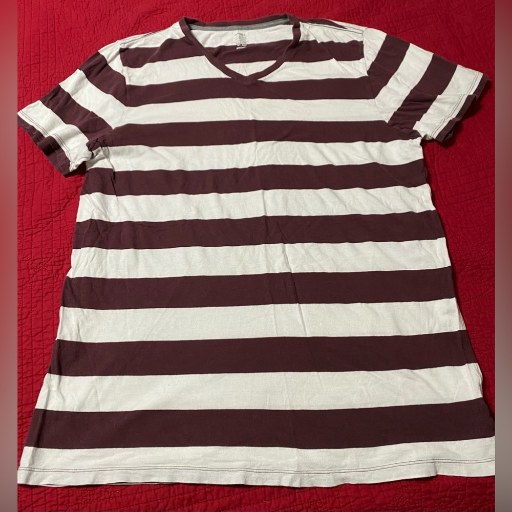 Men’s Old Navy Short Sleeved V-Neck T-Shirt - XLT - Burgundy/White striped